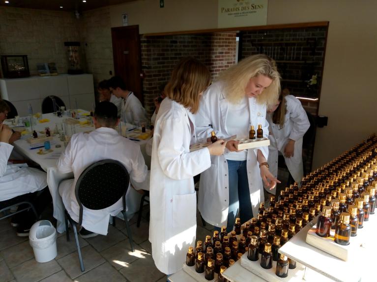Apprendre à créer son Parfum soi-même tout en étant épaulé par des Parfumeurs professionnels en Belgique